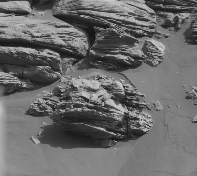 Sol 2684: Mast Camera (Mastcam)