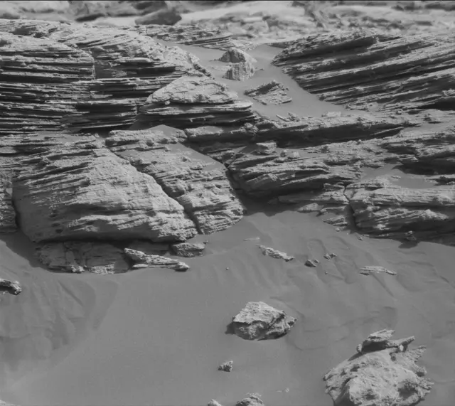 Sol 2684: Mast Camera (Mastcam)