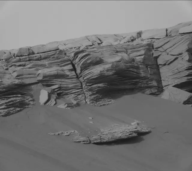 Sol 2685: Mast Camera (Mastcam)