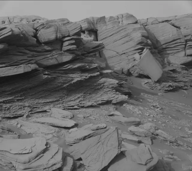 Sol 2685: Mast Camera (Mastcam)