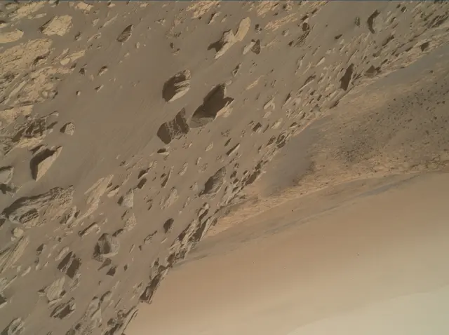 Sol 2687: Mars Hand Lens Imager (MAHLI)