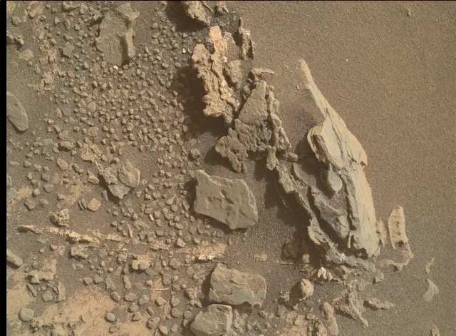 Sol 2687: Mars Hand Lens Imager (MAHLI)