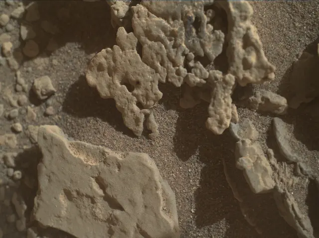 Sol 2687: Mars Hand Lens Imager (MAHLI)