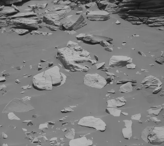 Sol 2688: Mast Camera (Mastcam)