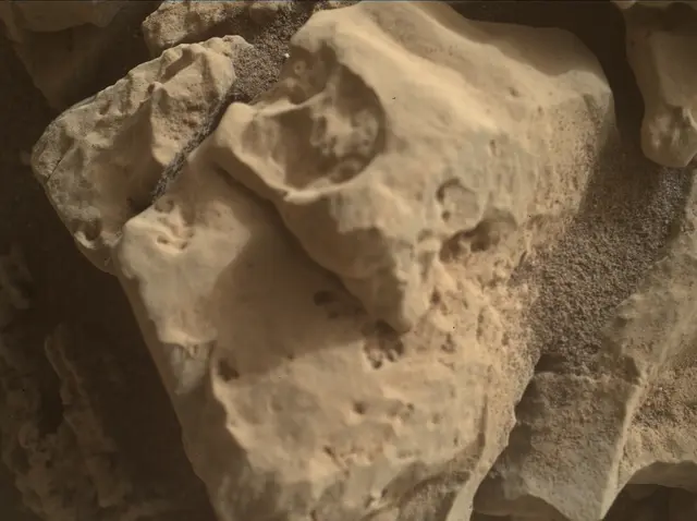 Sol 2690: Mars Hand Lens Imager (MAHLI)