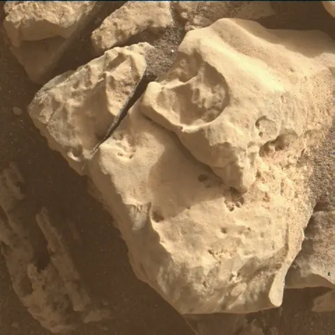 Sol 2690: Mars Hand Lens Imager (MAHLI)