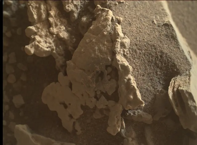 Sol 2690: Mars Hand Lens Imager (MAHLI)