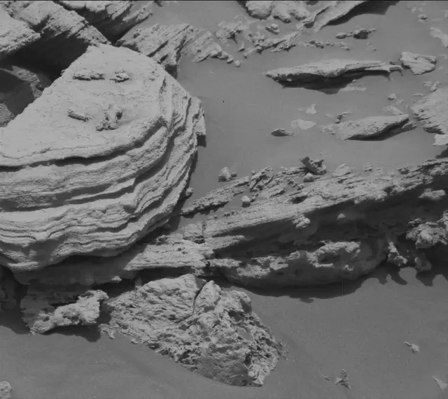 Sol 2692: Mast Camera (Mastcam)