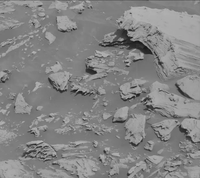 Sol 2693: Mast Camera (Mastcam)