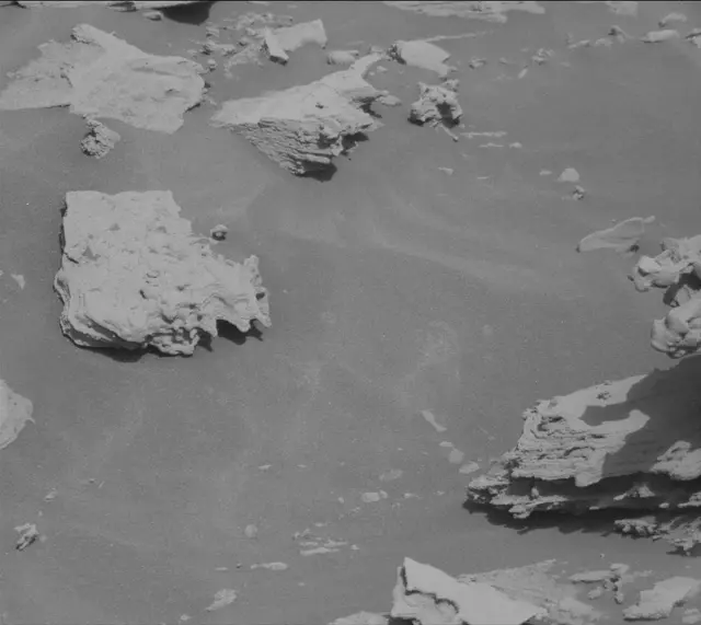 Sol 2695: Mast Camera (Mastcam)