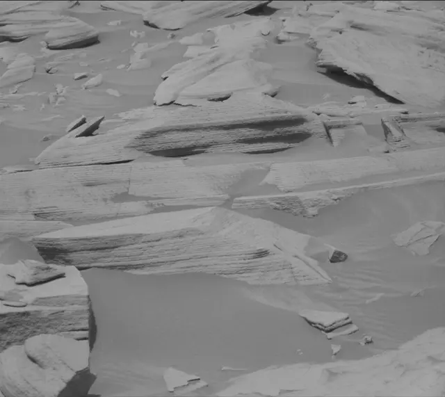 Sol 2697: Mast Camera (Mastcam)