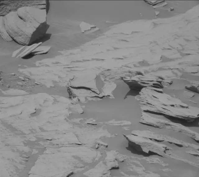 Sol 2697: Mast Camera (Mastcam)