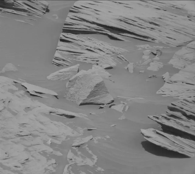 Sol 2697: Mast Camera (Mastcam)