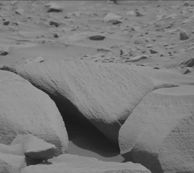 Sol 2699: Mast Camera (Mastcam)