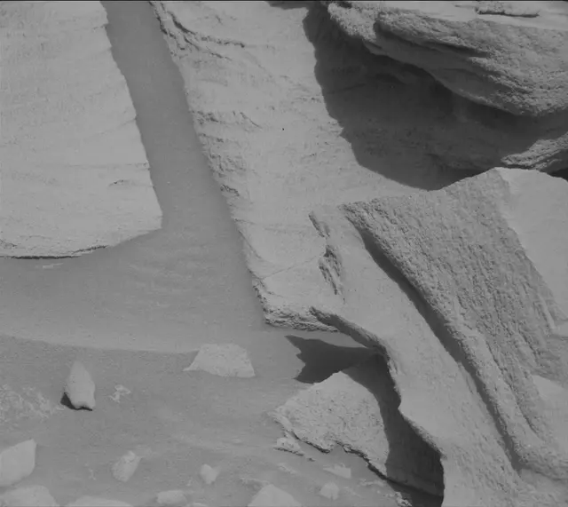 Sol 2699: Mast Camera (Mastcam)