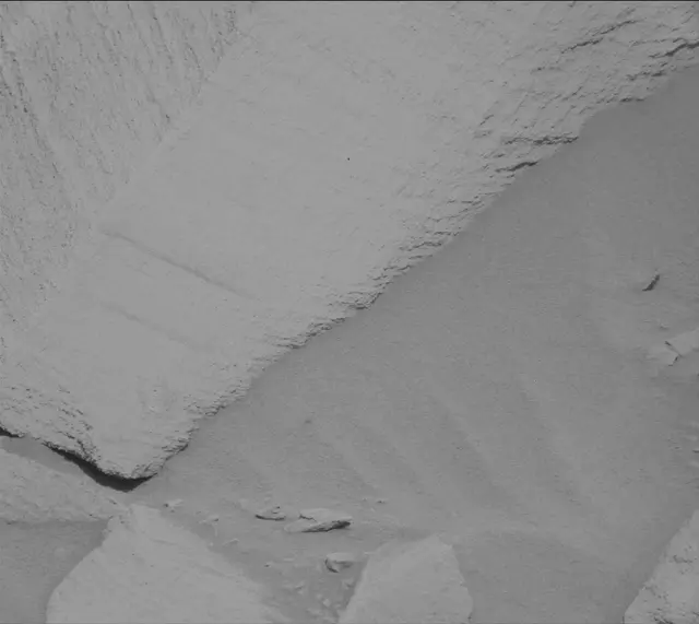 Sol 2699: Mast Camera (Mastcam)