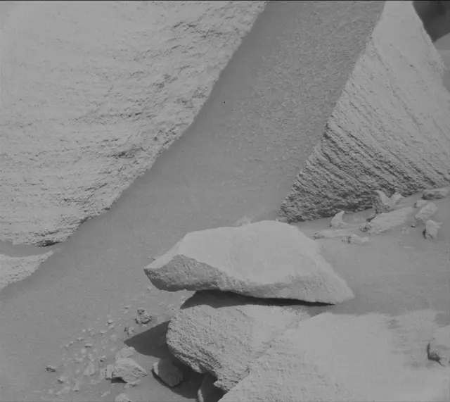 Sol 2699: Mast Camera (Mastcam)