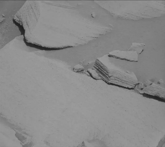 Sol 2699: Mast Camera (Mastcam)