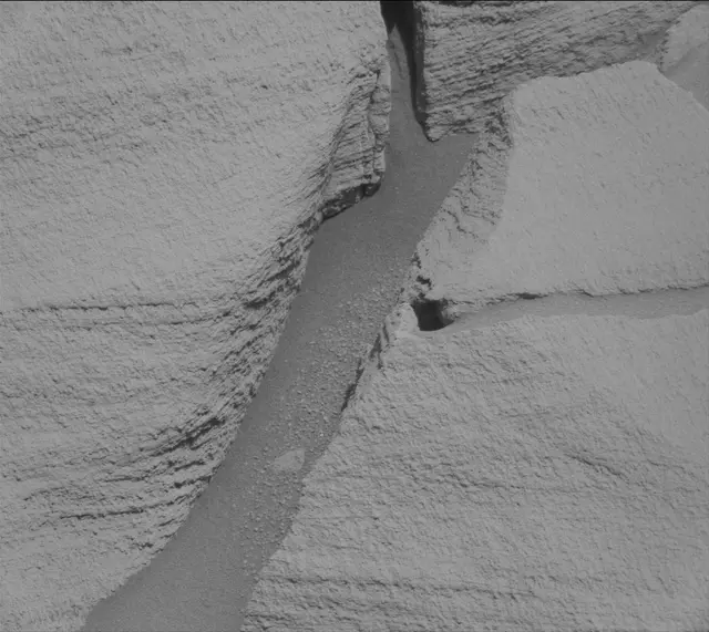 Sol 2699: Mast Camera (Mastcam)