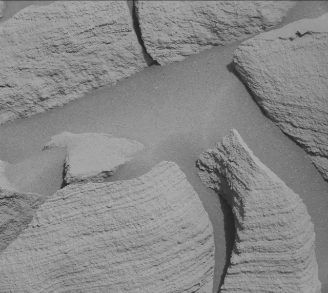 Sol 2699: Mast Camera (Mastcam)