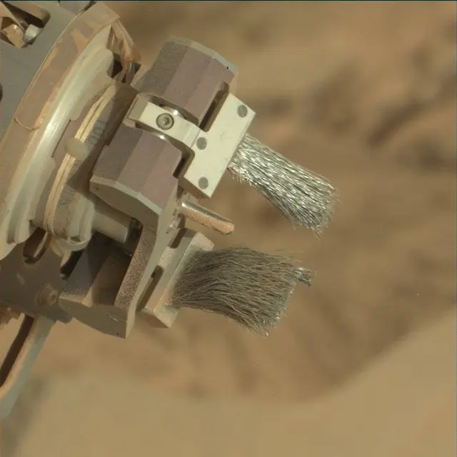 Sol 2699: Mast Camera (Mastcam)