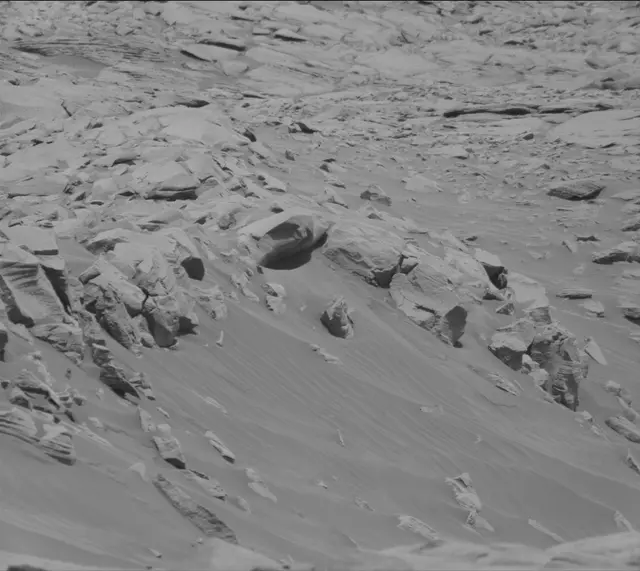 Sol 2700: Mast Camera (Mastcam)