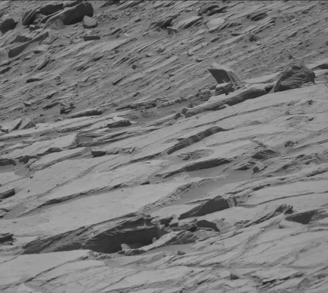 Sol 2700: Mast Camera (Mastcam)