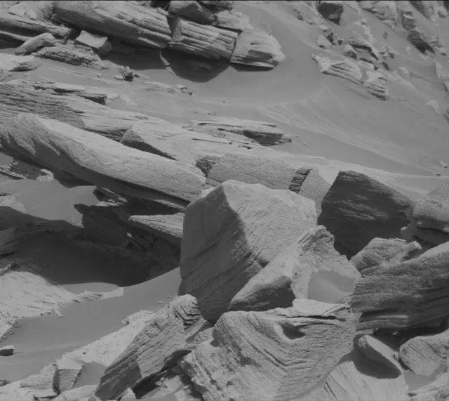 Sol 2700: Mast Camera (Mastcam)