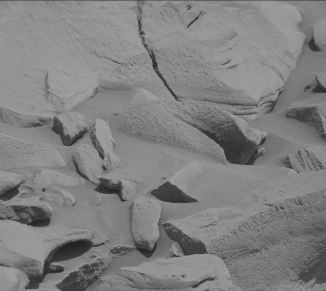 Sol 2700: Mast Camera (Mastcam)