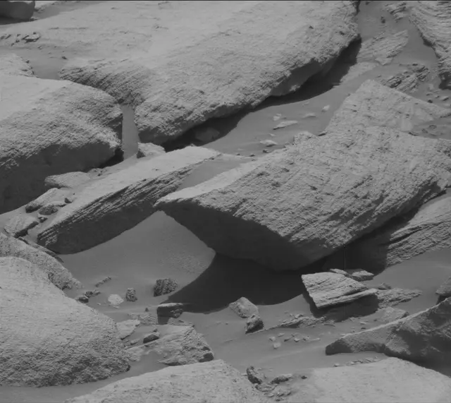 Sol 2700: Mast Camera (Mastcam)