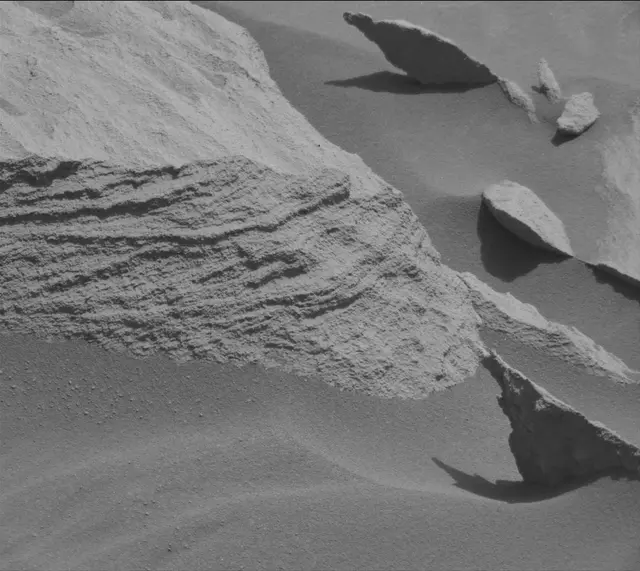Sol 2710: Mast Camera (Mastcam)