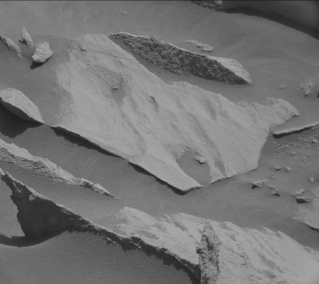 Sol 2710: Mast Camera (Mastcam)