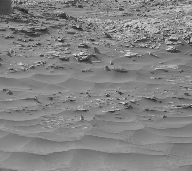 Sol 2711: Mast Camera (Mastcam)