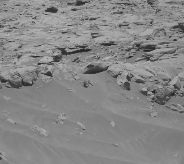 Sol 2712: Mast Camera (Mastcam)