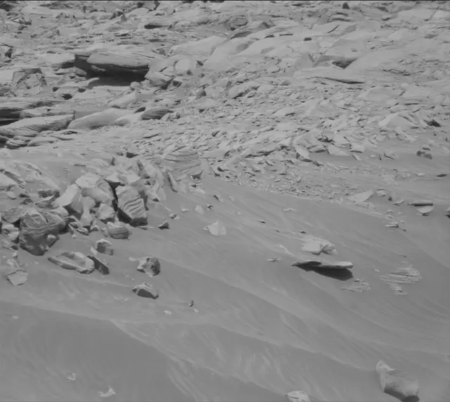 Sol 2712: Mast Camera (Mastcam)