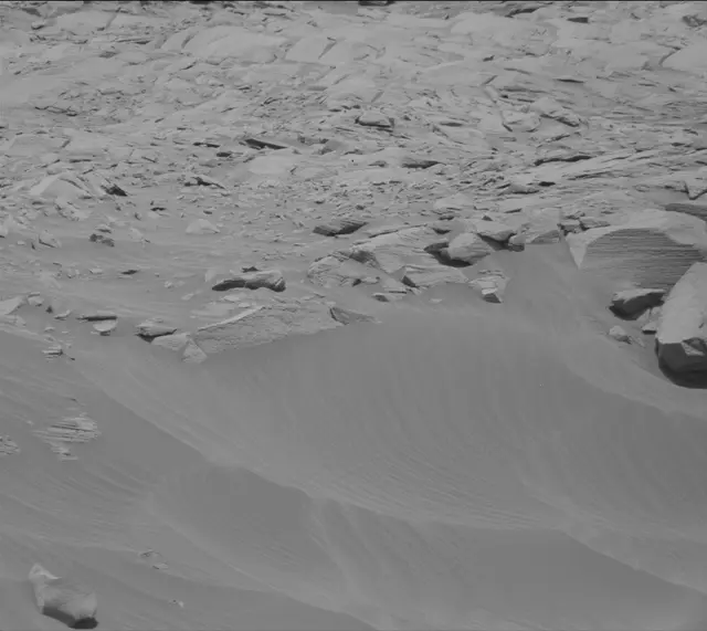 Sol 2712: Mast Camera (Mastcam)