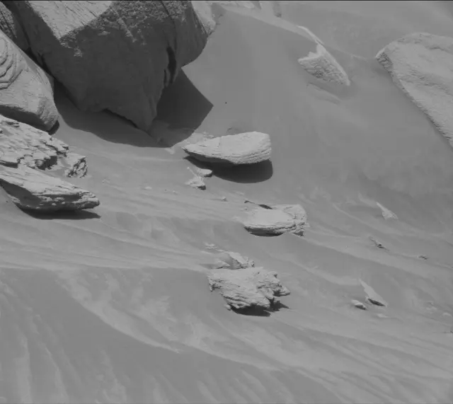 Sol 2712: Mast Camera (Mastcam)