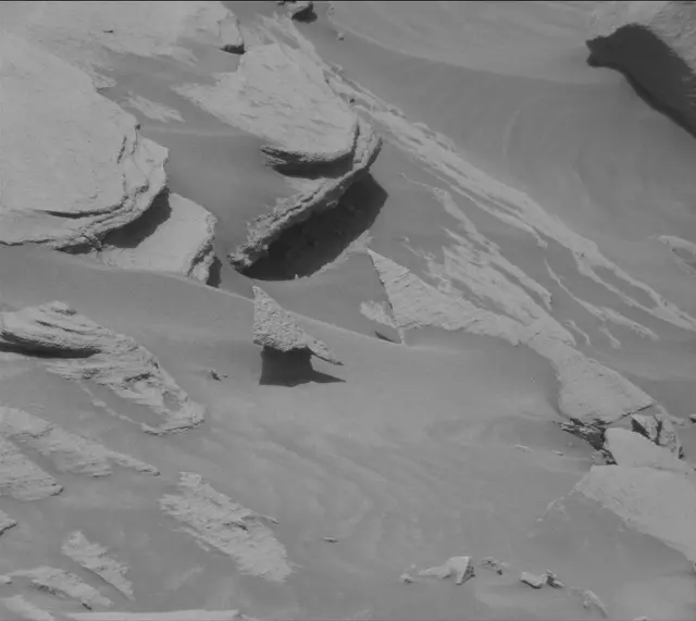 Sol 2712: Mast Camera (Mastcam)