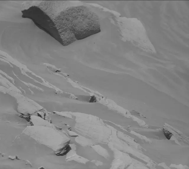 Sol 2712: Mast Camera (Mastcam)