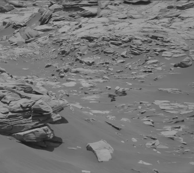 Sol 2716: Mast Camera (Mastcam)