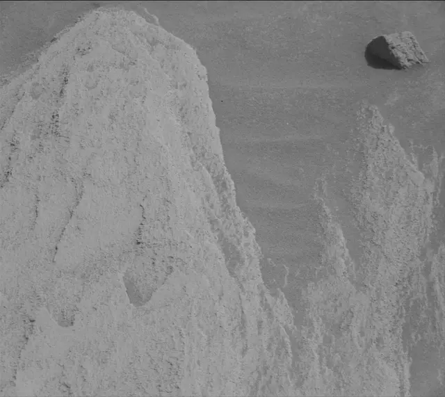 Sol 2719: Mast Camera (Mastcam)