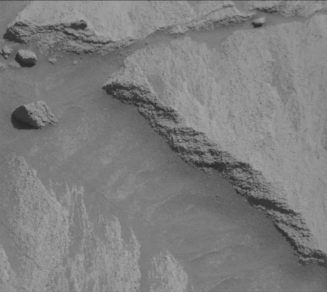 Sol 2719: Mast Camera (Mastcam)