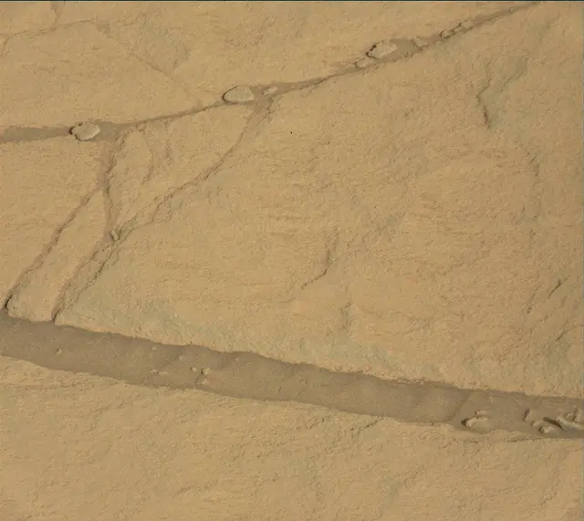 Sol 2722: Mast Camera (Mastcam)