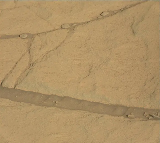 Sol 2722: Mast Camera (Mastcam)