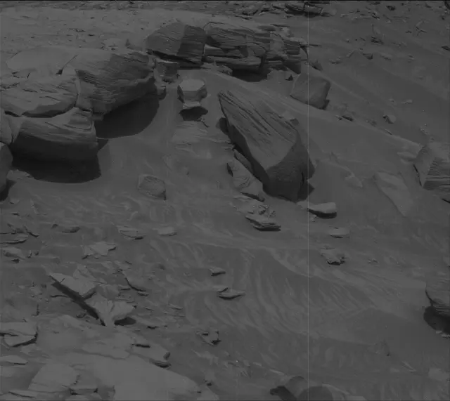 Sol 2725: Mast Camera (Mastcam)