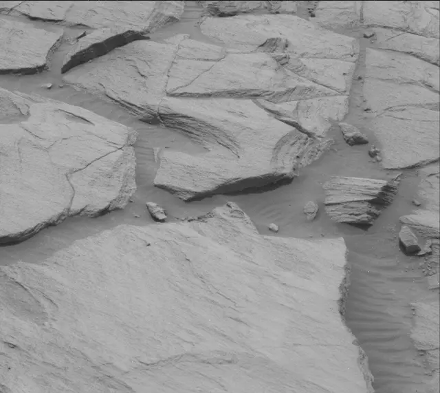 Sol 2725: Mast Camera (Mastcam)
