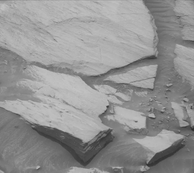 Sol 2725: Mast Camera (Mastcam)