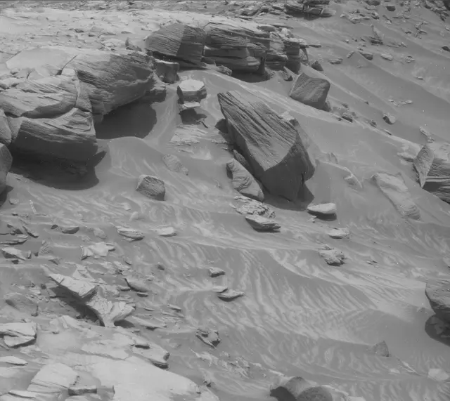 Sol 2726: Mast Camera (Mastcam)