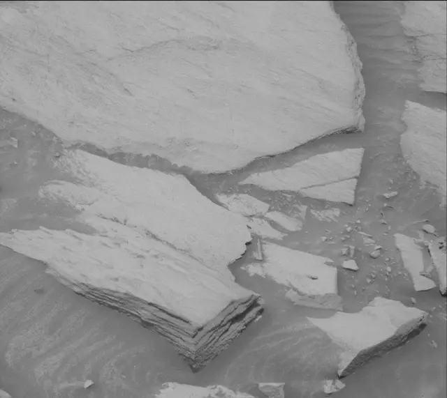 Sol 2726: Mast Camera (Mastcam)