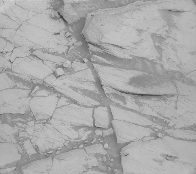 Sol 2726: Mast Camera (Mastcam)